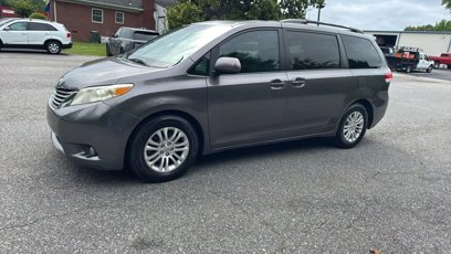 Used 2014 Toyota Sienna XLE