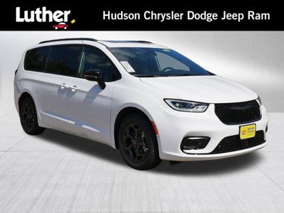 New 2025 Chrysler Pacifica Premium