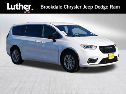 New 2025 Chrysler Pacifica Select