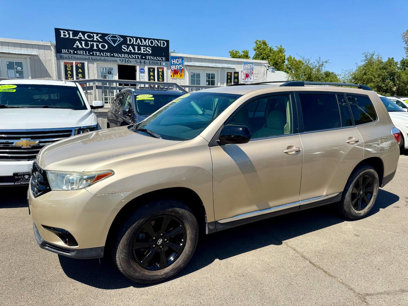 Used 2013 Toyota Highlander Plus w/ Preferred Accessory Pkg