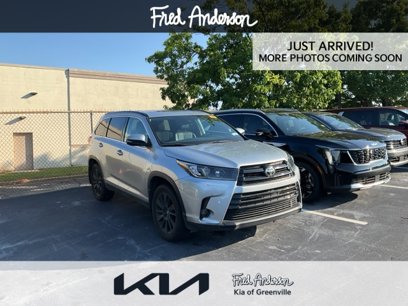 Used 2019 Toyota Highlander SE