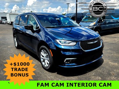 New 2025 Chrysler Pacifica Select