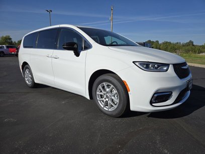 New 2025 Chrysler Pacifica Select