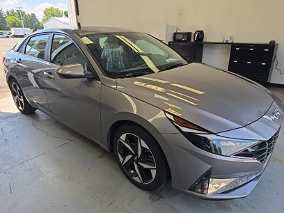 Used 2021 Hyundai Elantra SEL w/ Convenience + Premium Package