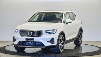 Certified 2025 Volvo XC40 B5 Core w/ Protection Package Premier