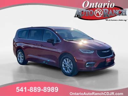 New 2025 Chrysler Pacifica Select