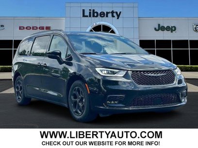New 2025 Chrysler Pacifica Select