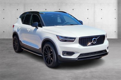 Used 2022 Volvo XC40 T5 R-Design w/ Advanced Package