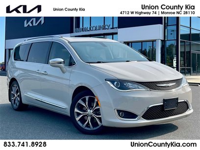 Used 2017 Chrysler Pacifica Limited w/ UConnect Theater Package