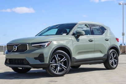 New 2025 Volvo XC40 B5 Core