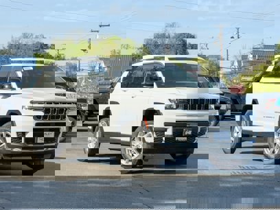 New 2025 Jeep Grand Cherokee L Laredo w/ Luxury Tech Group I
