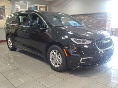 New 2025 Chrysler Pacifica Select