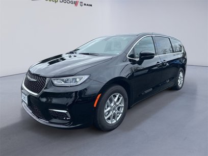 New 2025 Chrysler Pacifica Select w/ Uconnect Theater Family Group