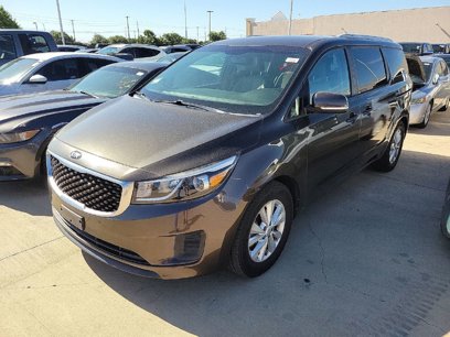 Used 2017 Kia Sedona LX w/ LX Essentials Premium Package