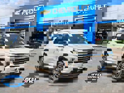 New 2025 Chevrolet Traverse LT w/ Driver Confidence Package