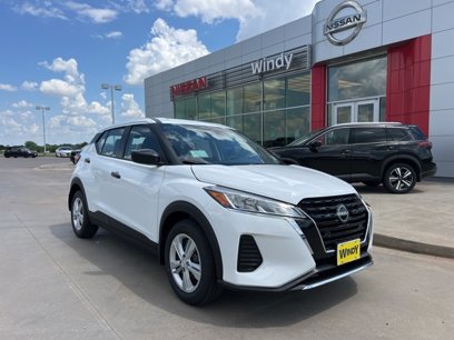 New 2025 Nissan Kicks Play S