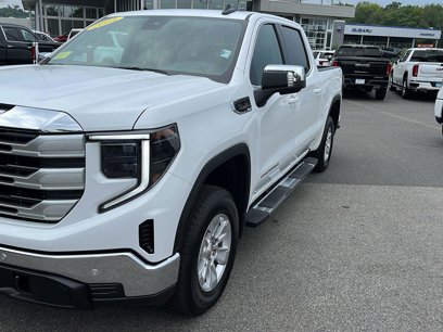 New 2025 GMC Sierra 1500 SLE w/ Preferred Package