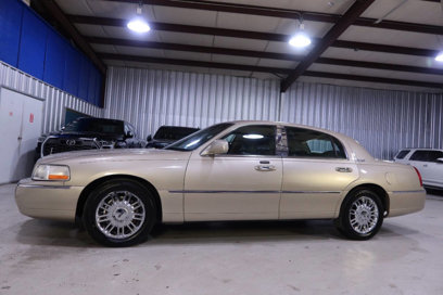 Used 2010 Lincoln Town Car Signature Limited