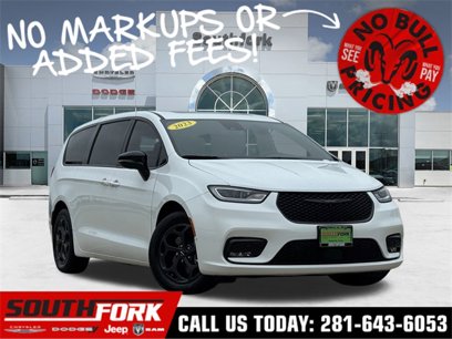 Used 2023 Chrysler Pacifica Limited w/ S Appearance Package