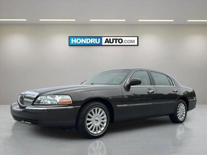 Used 2005 Lincoln Town Car Signature
