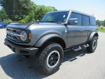 New 2024 Ford Bronco Outer Banks w/ Sasquatch Package