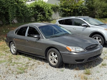 Used 2005 Ford Taurus SE