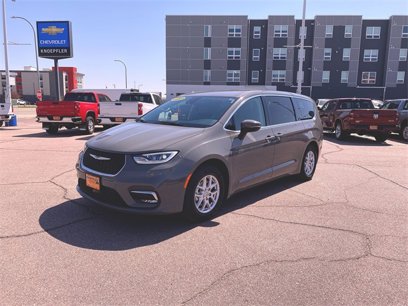 Used 2023 Chrysler Pacifica Touring-L