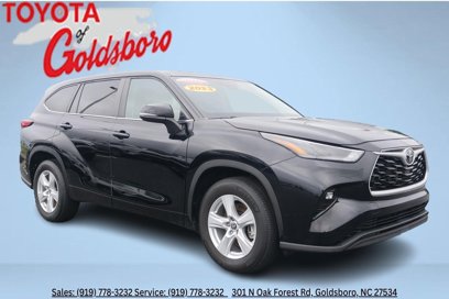 Used 2023 Toyota Highlander LE