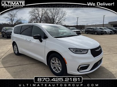 New 2025 Chrysler Pacifica Select