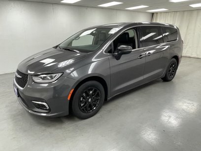 Used 2023 Chrysler Pacifica Touring-L