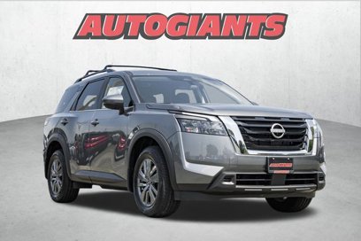 New 2025 Nissan Pathfinder SV