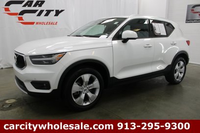 Used 2022 Volvo XC40 T5 Momentum