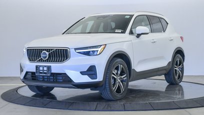 Certified 2025 Volvo XC40 B5 Core