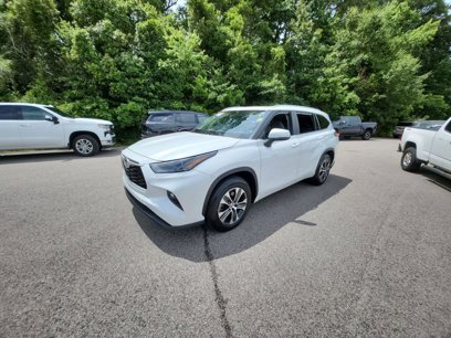 Used 2023 Toyota Highlander XLE