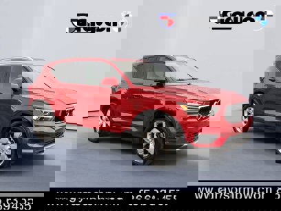 Used 2022 Volvo XC40 T4 Momentum