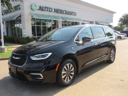 Used 2024 Chrysler Pacifica Select