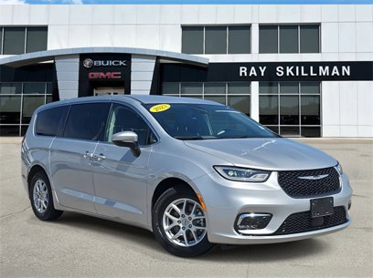 Used 2023 Chrysler Pacifica Touring-L