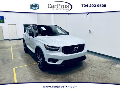 Used 2022 Volvo XC40 T5 R-Design w/ Advanced Package