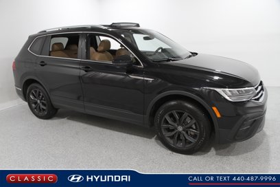 Used 2024 Volkswagen Tiguan SE w/ Panoramic Sunroof Package
