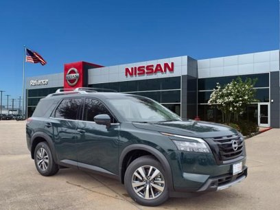 New 2025 Nissan Pathfinder SL w/ Black Appearance Package