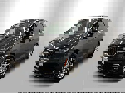 Used 2023 Chrysler Pacifica Touring-L