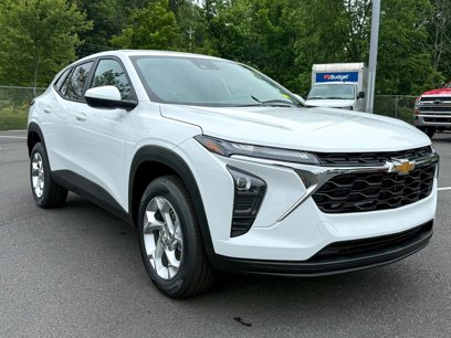 New 2025 Chevrolet Trax LS w/ LS Convenience Package