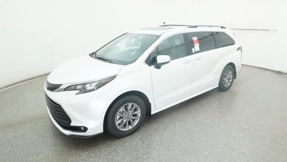 New 2025 Toyota Sienna XLE