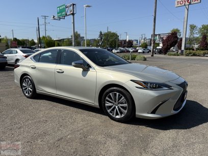 Used 2021 Lexus ES 300h w/ Accessory Package 2