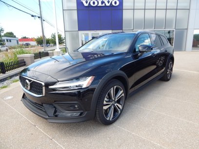 New 2026 Volvo V60 B5 Cross Country Plus