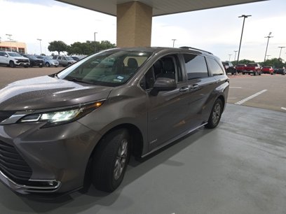 Used 2021 Toyota Sienna XLE