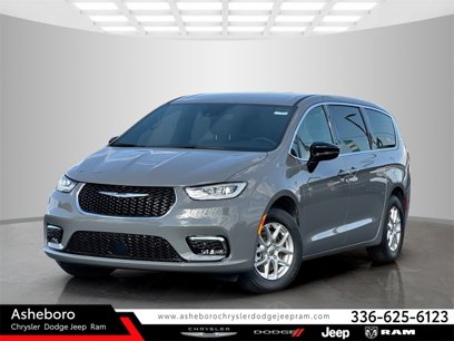 New 2025 Chrysler Pacifica Select