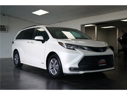 Used 2021 Toyota Sienna XLE