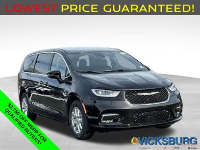 New 2025 Chrysler Pacifica Select
