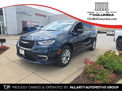 New 2025 Chrysler Pacifica Select